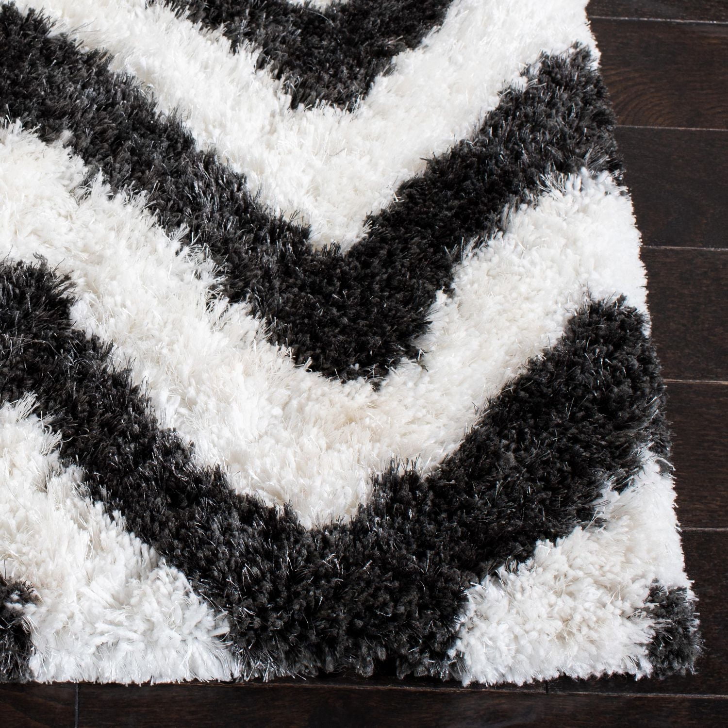 Safavieh Barcelona Carmella Zigzag Stripes Shag Area Rug