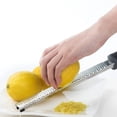 thumbnail image 3 of Acero Inoxidable Rallador De Queso Mango Largo Rebanador De Mano Chocolate Lemon Zester Utensilios De Cocina Vogacara HA045465-01, 3 of 6