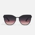 thumbnail image 1 of Quay Australia en Persecución Cat Eye Sunglasses, Negro/negro Ciruela Rosa, 1 of 2