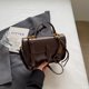 thumbnail image 3 of Bolsos sencillos y elegantes para mujer 2025, nuevo bolso de mensajero informal y versátil, bolso pequeño de viaje con textura de moda, 3 of 4