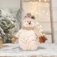 thumbnail image 1 of Figurita de muñeco de nieve con bufanda y copa - Decoración navideña de peluche 7x12,2 pulgadas para casa, mesa, oficina - Muñeco de nieve de peluche blanco que sostiene copos de nieve, 1 of 6