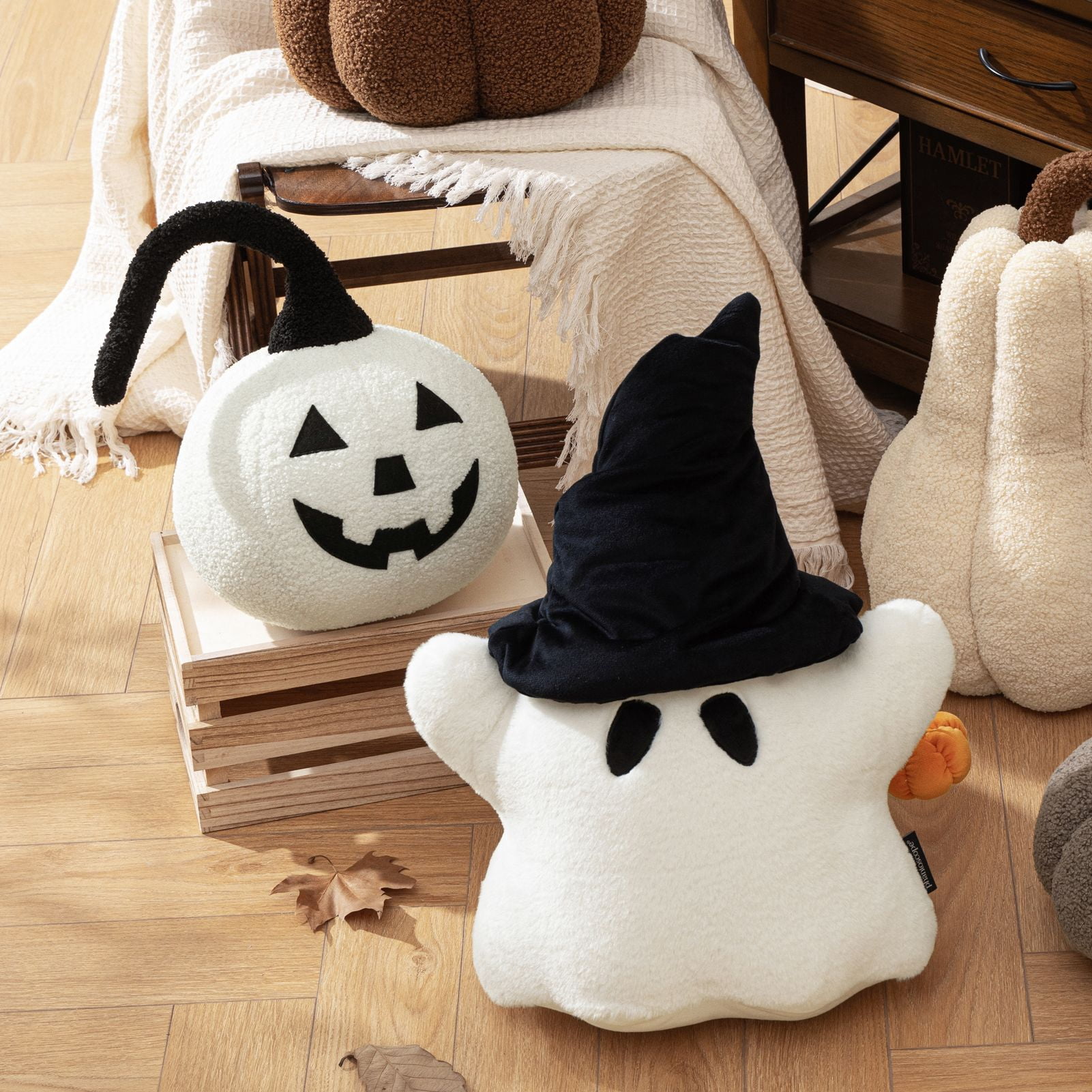 Phantoscope Halloween Ghost Shaped Throw Pillow, 3D Pumpkin Design, Soft Faux Rabbit Fur Decorative Pillow, Spooky Cushion for Couch and Sofa, White, 20 x 16 in