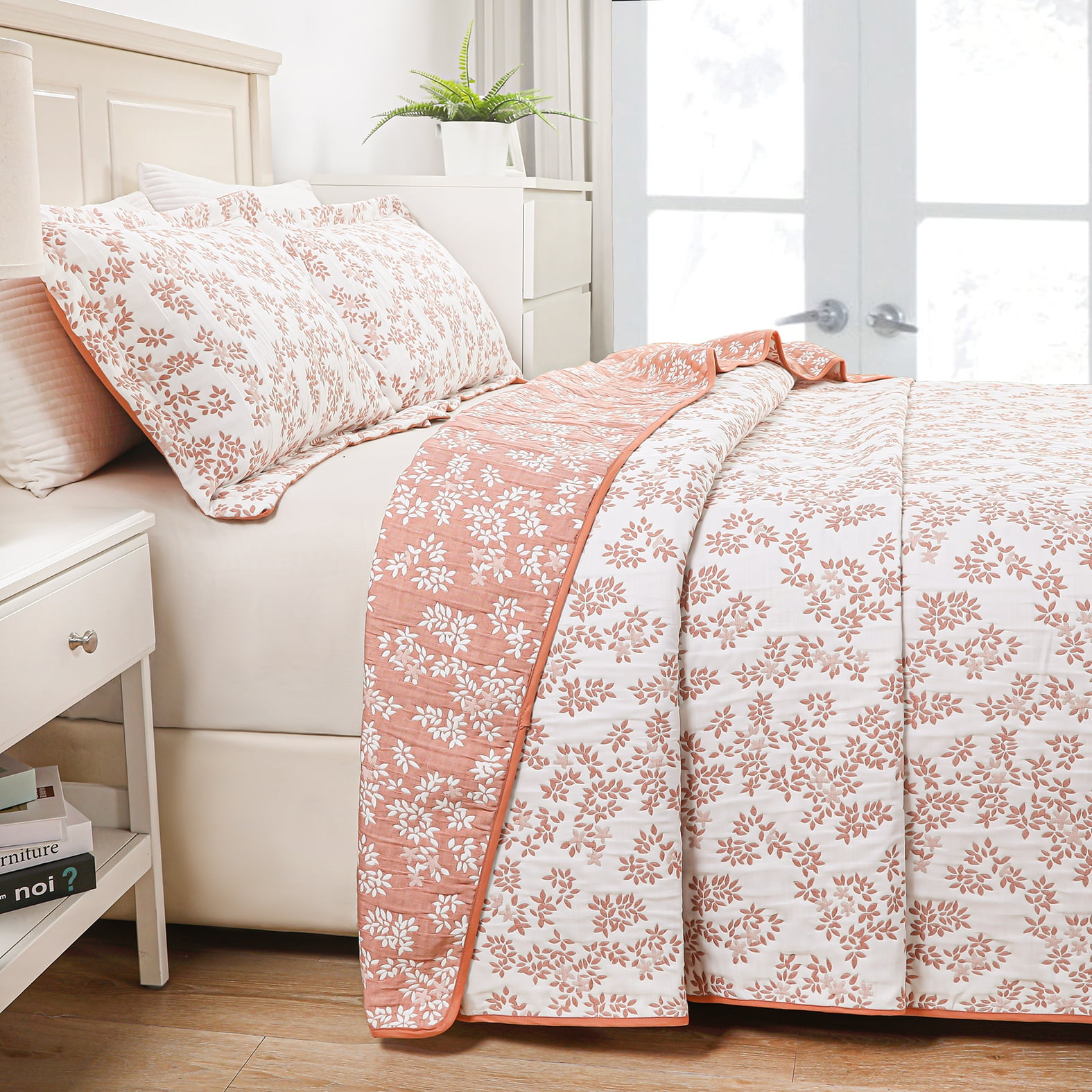 Marina Decoration Jacquard Embroidered Stitching Coverlet Bedspread Ultra Soft Bedding Summer Reversible Quilt Set with Quilted Shams, Pink Floral