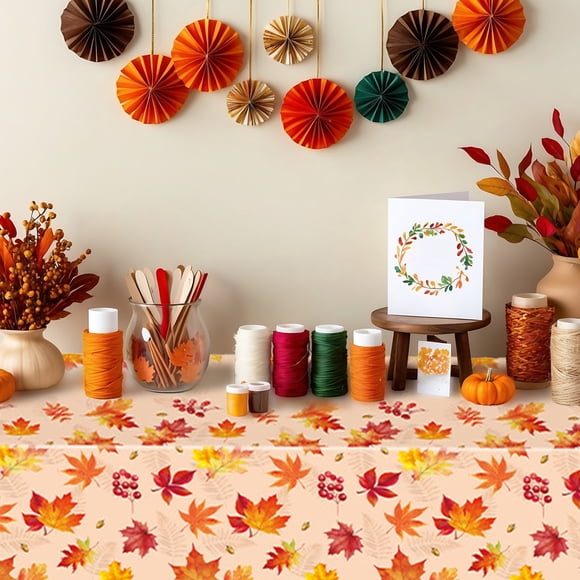 JWshufel Nappe en Plastique Motifs de Feuilles d'Érable Thème de l'Action de Grâce Décorations de Noël Imperméables Jetables pour Fêtes 53.9x107.9 Po Jaune