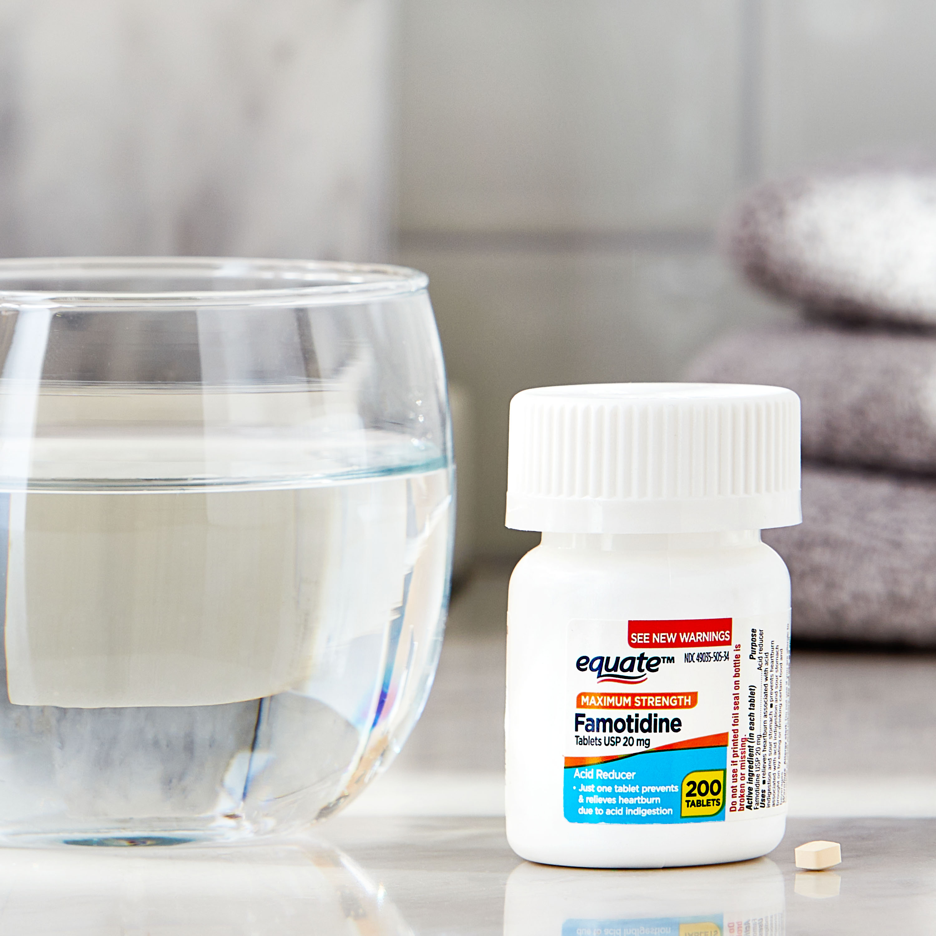 Equate Tabletas de Famotidina de Máxima Fuerza 20 mg, 200 Unidades, Comparar con el Ingrediente Activo de Pepcid® AC de Máxima Fuerza 2