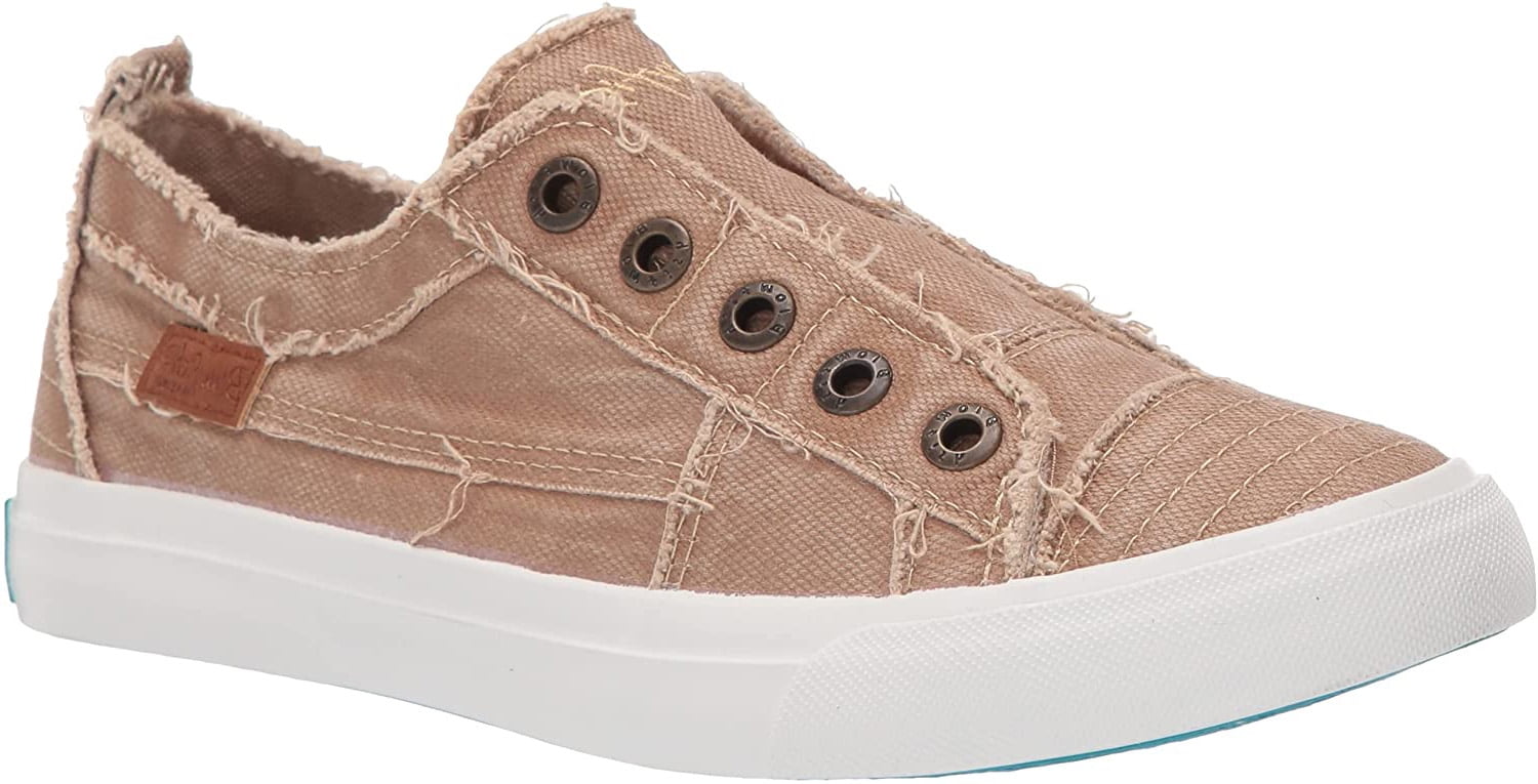 women's blowfish play