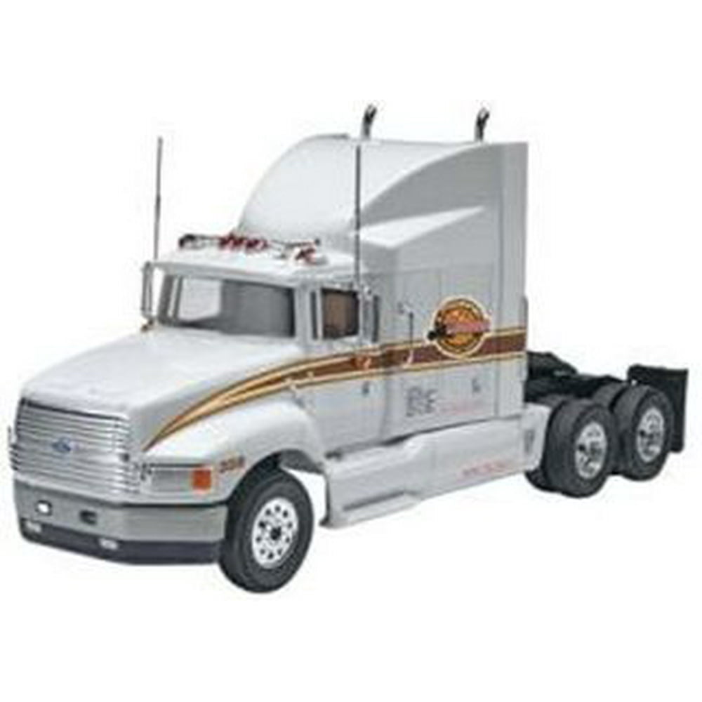 Ford Aeromax Semi 1/32 Scale Snap Together Model Kit