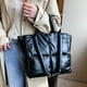 thumbnail image 3 of Bolso de mano acolchado para mujer Bolsos para mujer, bolsos de mano, bolso de mano acolchado grande, bolsos tipo hobo para mujer, bolso de mano moderno Bolso de mano acolchado, 3 of 7