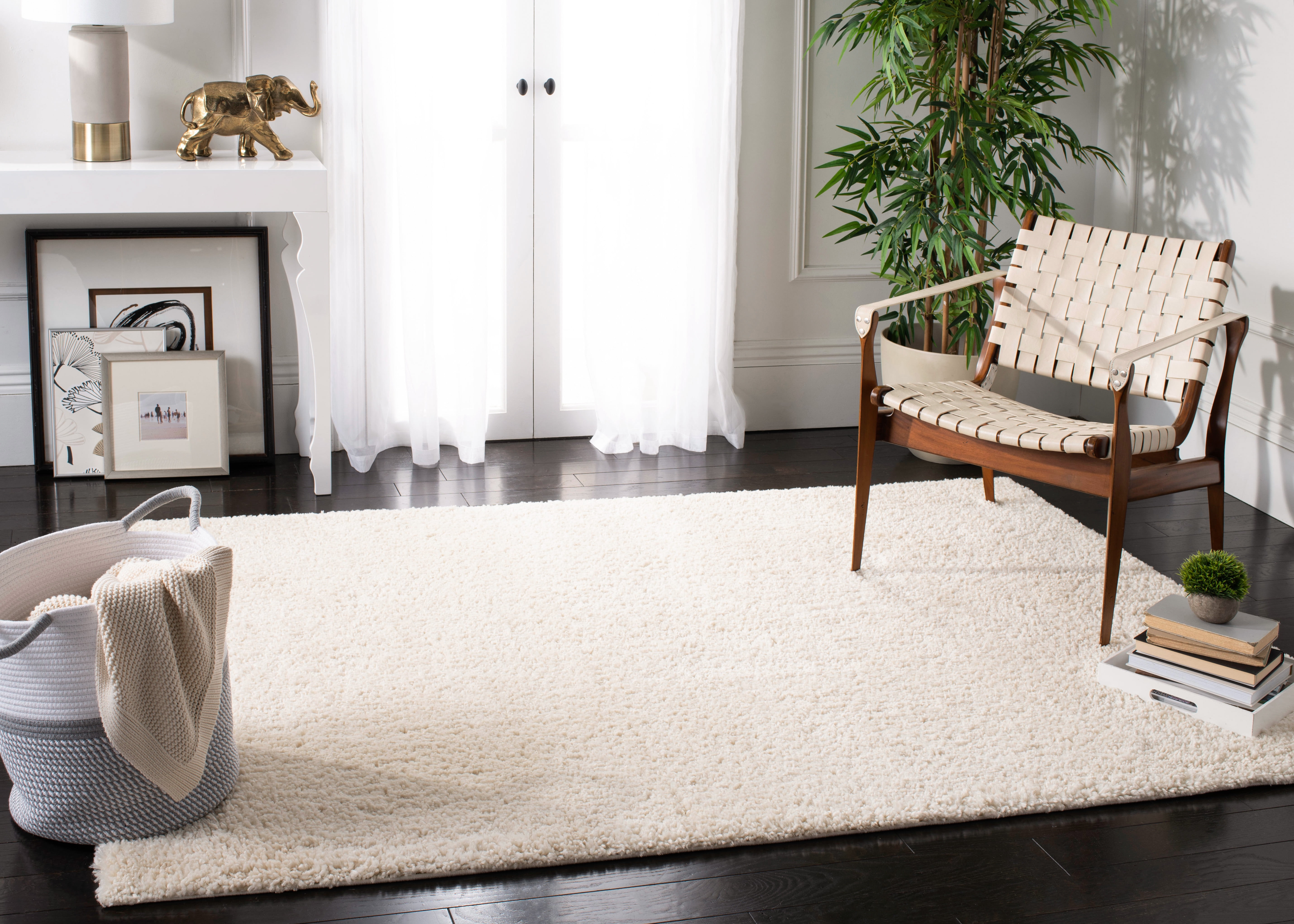 SAFAVIEH August Carlene Solid Plush Shag Area Rug, Ivory, 6' x 9' - Modern Design, Ivory, Non-Shedding & Easy Cleaning, Ultra Plush Thick Pile, Ideal for Living Room, Bedroom