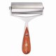 thumbnail image 1 of Rodillo para cantear cuero con mango de madera de peral, 90 mm, 1 of 5