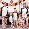 thumbnail image 1 of TIMIFIS Pyjamas d'Halloween pour Famille pour Femmes/hommes Ensembles Assortis de Pjs de Vacances d'Halloween 2 Pcs Combinaison de Pyjama Toile d'Araignée Fantômes Citrouille Squelette Haut et Pantalon Tenue de Maison Hiver, 1 of 6