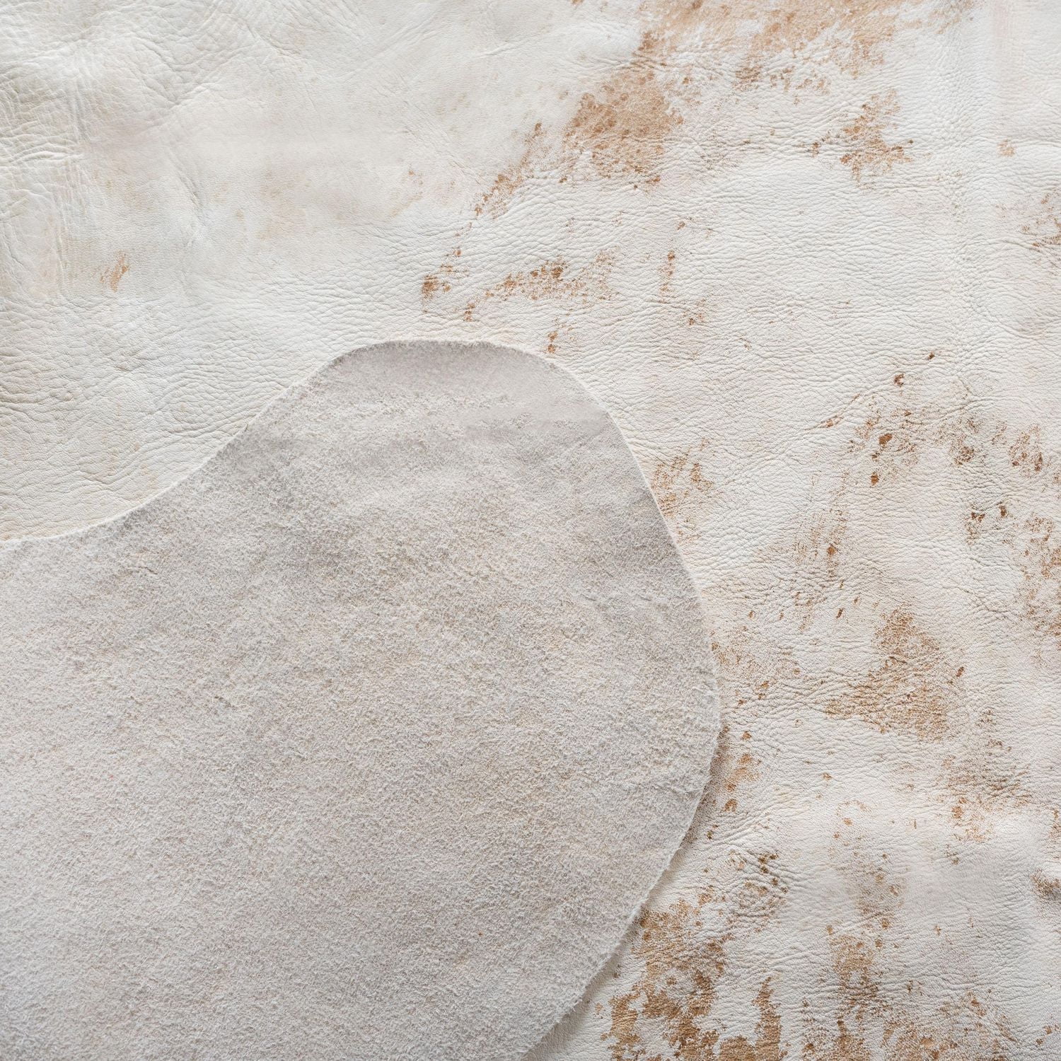 SAFAVIEH Cow Hide Donovan Animal Area Rug