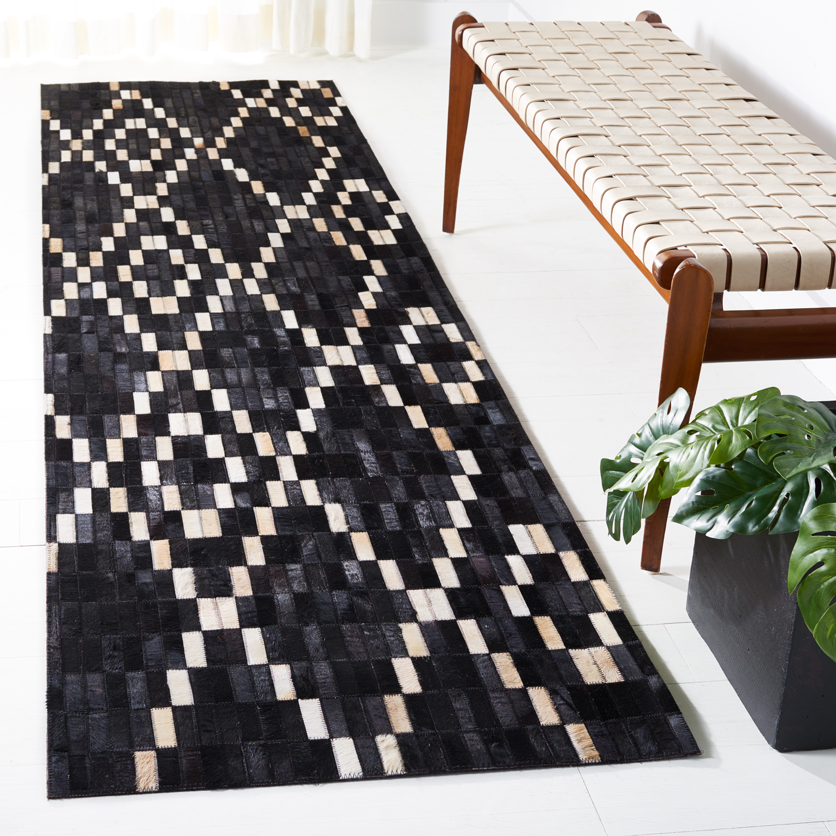 SAFAVIEH Studio Leather Jepson Geometric Runner Rug, Black/Beige, 2'3" x 9'