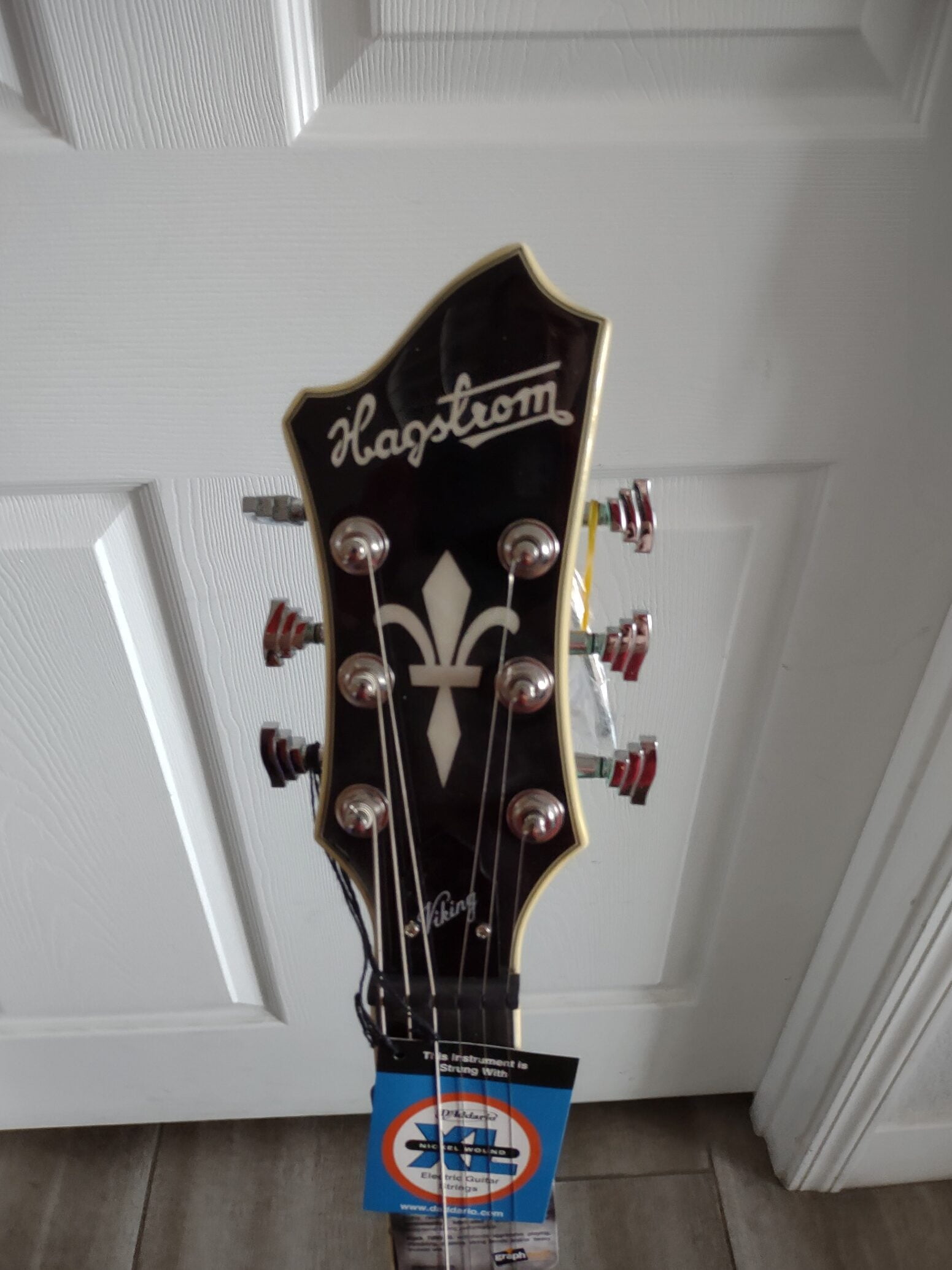 Hagstrom Viking Limited-Edition Semi-Hollow Electric Guitar Aged Sky Blue