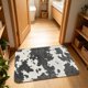 thumbnail image 5 of Alfombra de Baño con Estampado de Vaca – Alfombra Suave, Absorbente, Antideslizante y Peluda, Lavable a Máquina, Ideal para La Entrada Del Cuarto de Lavado y La Decoración Del Piso Interior., 5 of 7