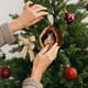 thumbnail image 5 of Adornos Navideños Acrílicos Colgantes de 8 Cm, Duraderos | Decoración Festiva para El Hogar y Temporada | Regalos Navideños Ligeros y Divertidos, 5 of 5