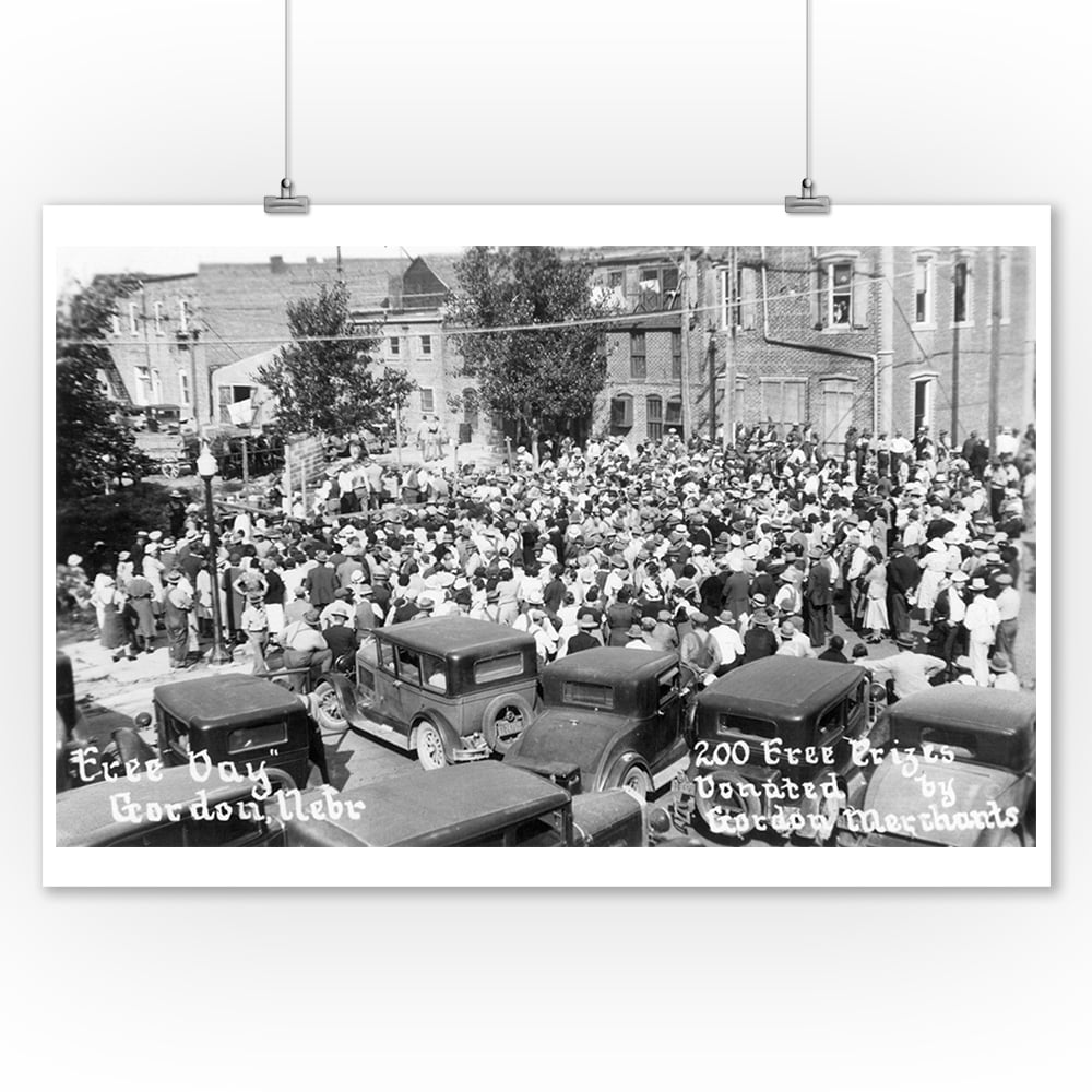Gordon, Nebraska View of Crowds Gathered for Free Day (9x12 Art Print