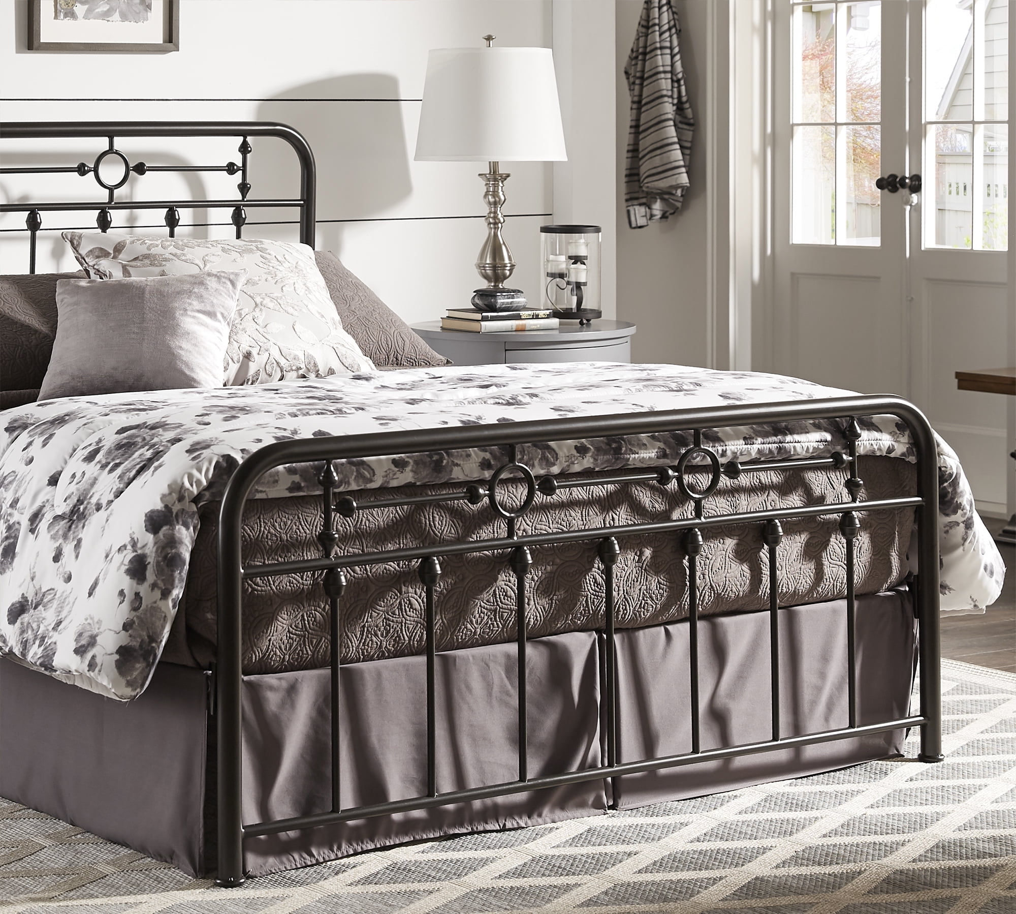 Weston Home Reeve Metal Spindle Platform Bed, Queen, Antique Dark Bronze