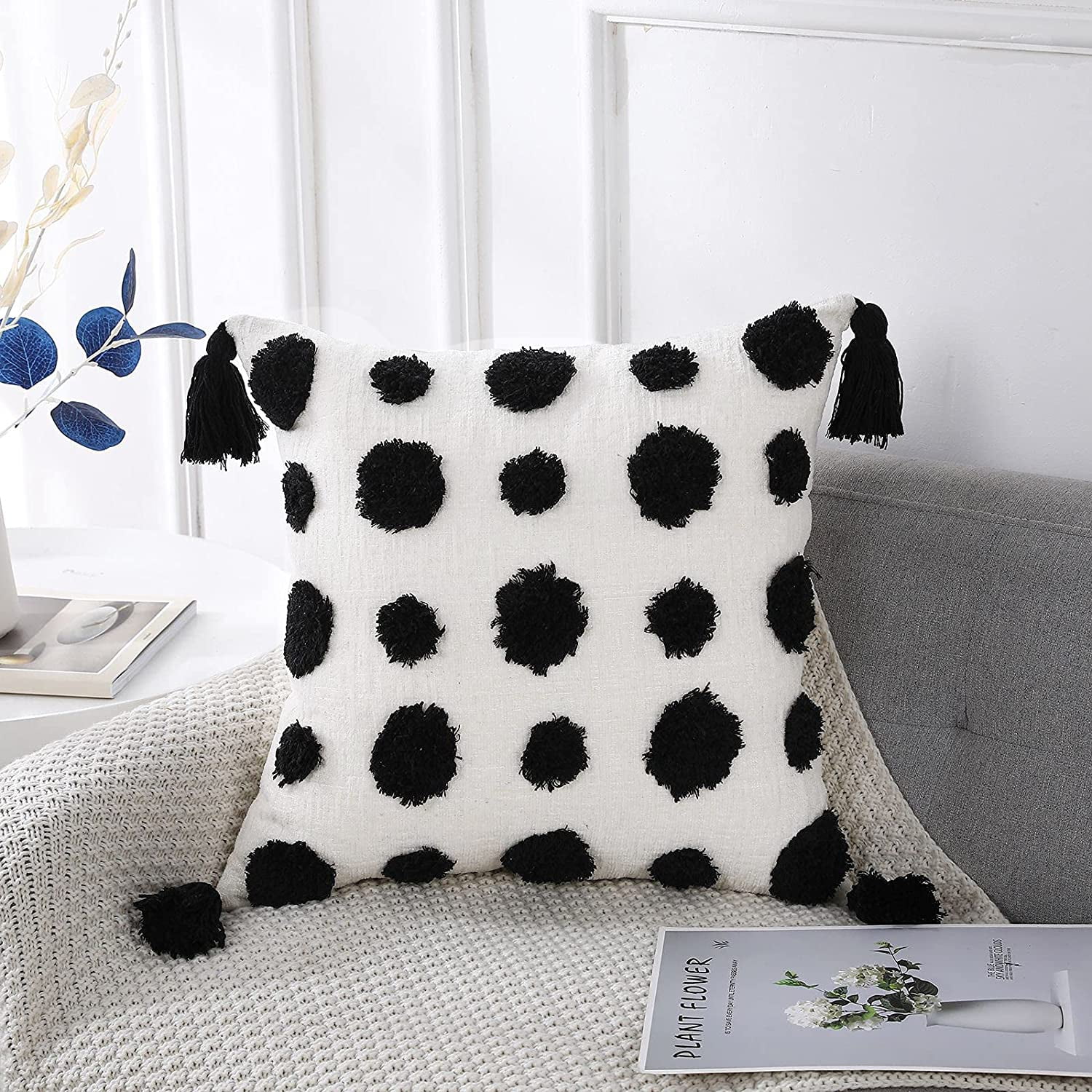 Attoe Boho Light Grey Tufted Throw Pillow Covers With Tassel soft Cream Chenille Decorative Lumbar Cushion Case Pillowcase For Couch Sofa Bedroom Livi