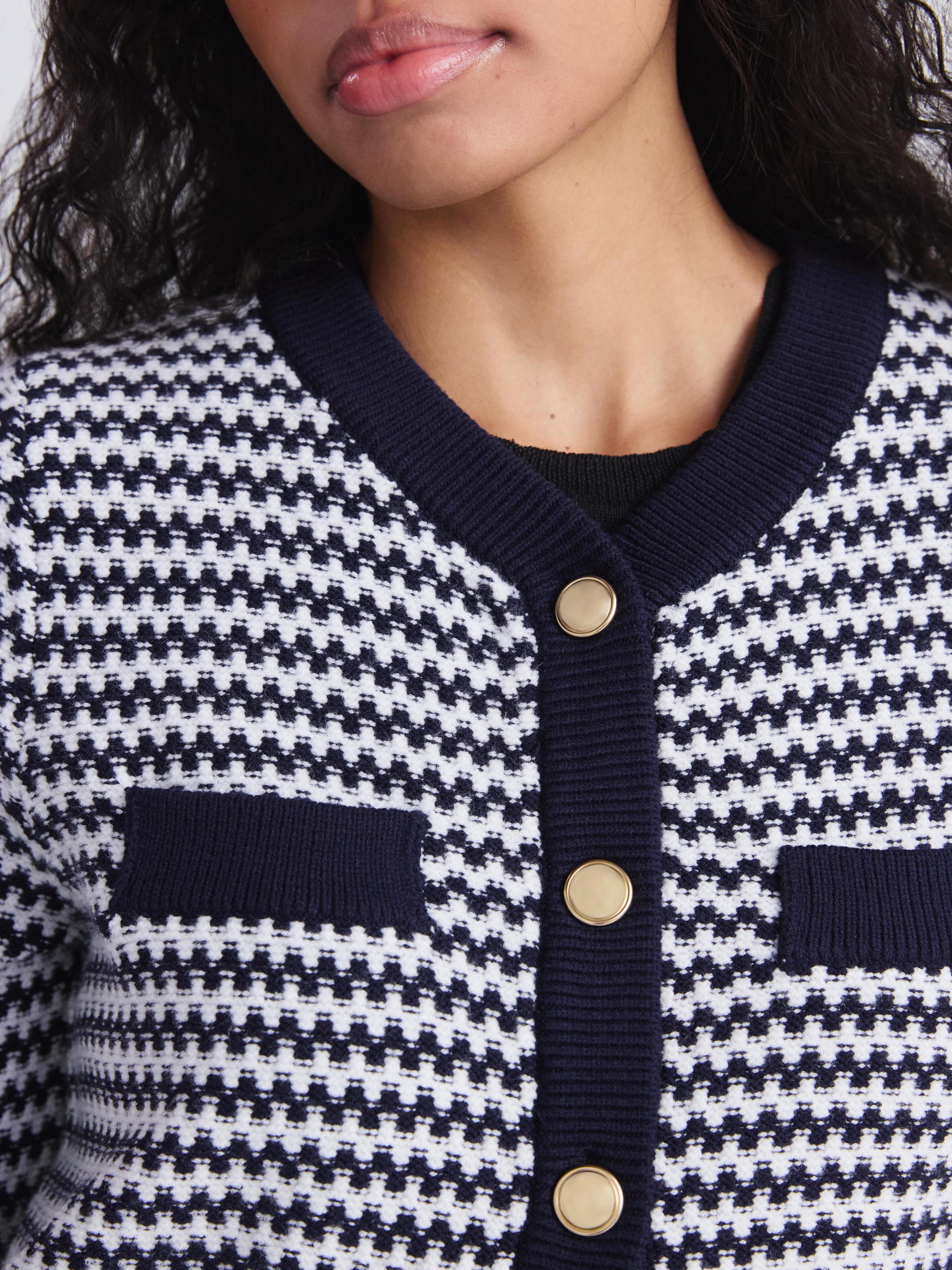 Free Assembly Women's and Women's Plus Textured Cardigan Sweater with Welt Pockets, Lightweight, Sizes XS-4X