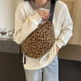 thumbnail image 2 of Bolsos de pecho con estampado de leopardo de gran tamaño para mujer, bolso de hombro tipo bandolera de lona de gran capacidad, novedad de verano 2025, riñonera, 2 of 5