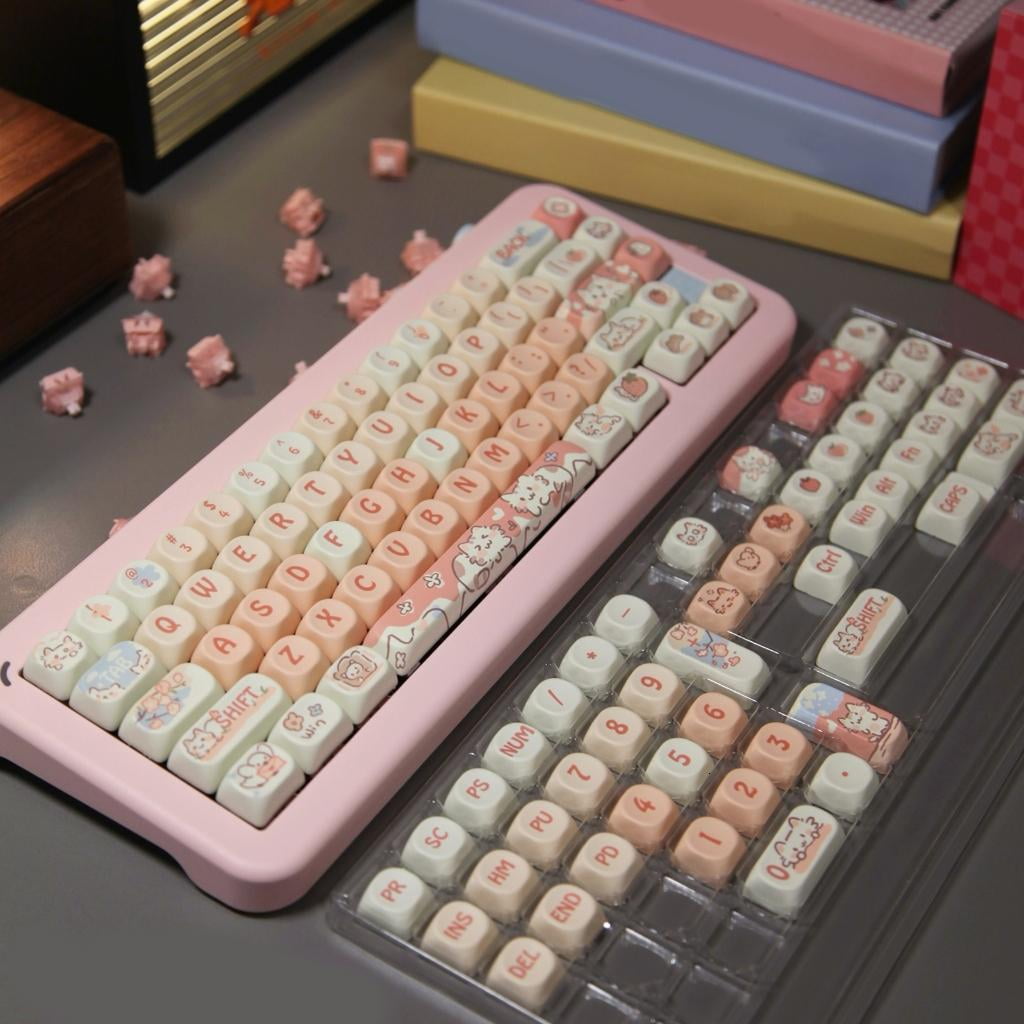 WE-POLUJ MOA Height Keycaps 132Piece Heat Sublimated Color Strawberry Kitten Keycaps Set Customization for Mechanical Keyboards