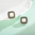 thumbnail image 4 of Pendientes LILIE&WHITE de imitación madreperla bicolor, 4 of 6