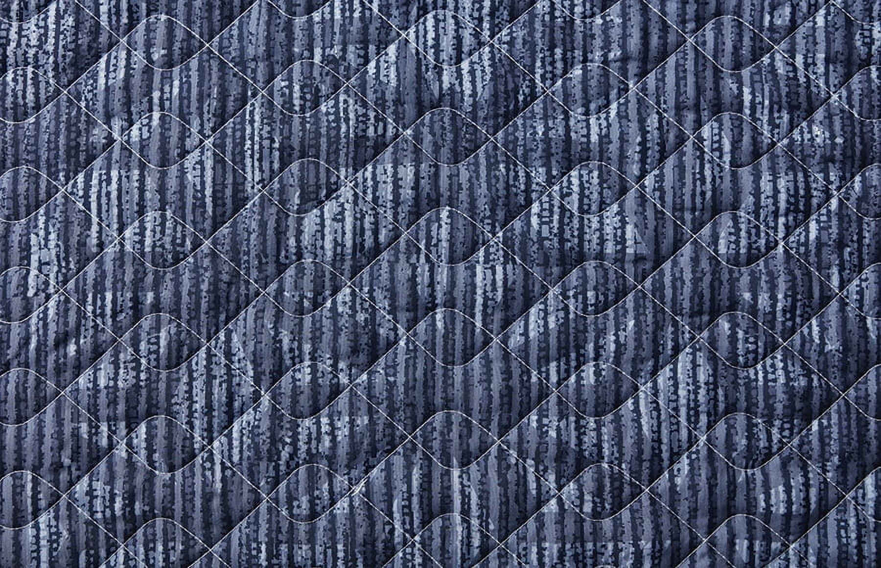 Mainstays Classic Blue Star Microfiber Quilt, Reversible, King