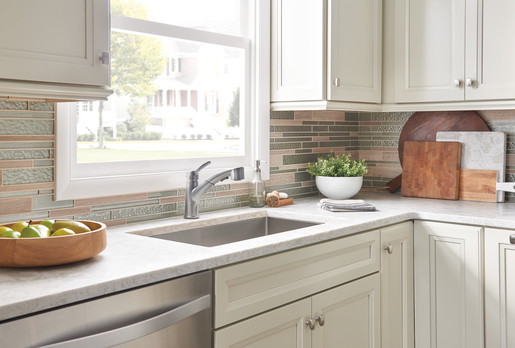 Collins Single Handle Pull-Out Kitchen Faucet in Arctic Stainless 4140-AR-DST