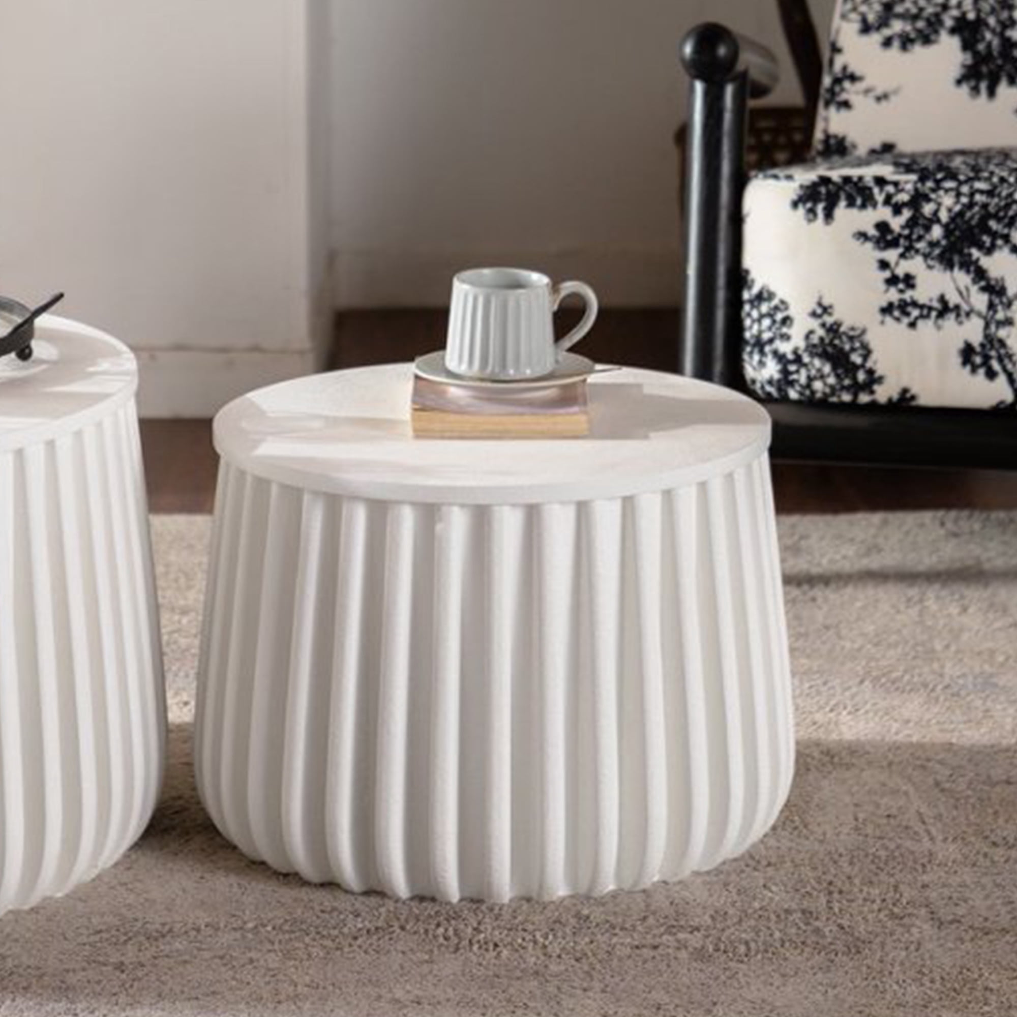 Leumius White Round Storage Table Set with Lift-Off Lid, Nesting Design, Elegant Curved-Edge Shape for Living Room Apartment