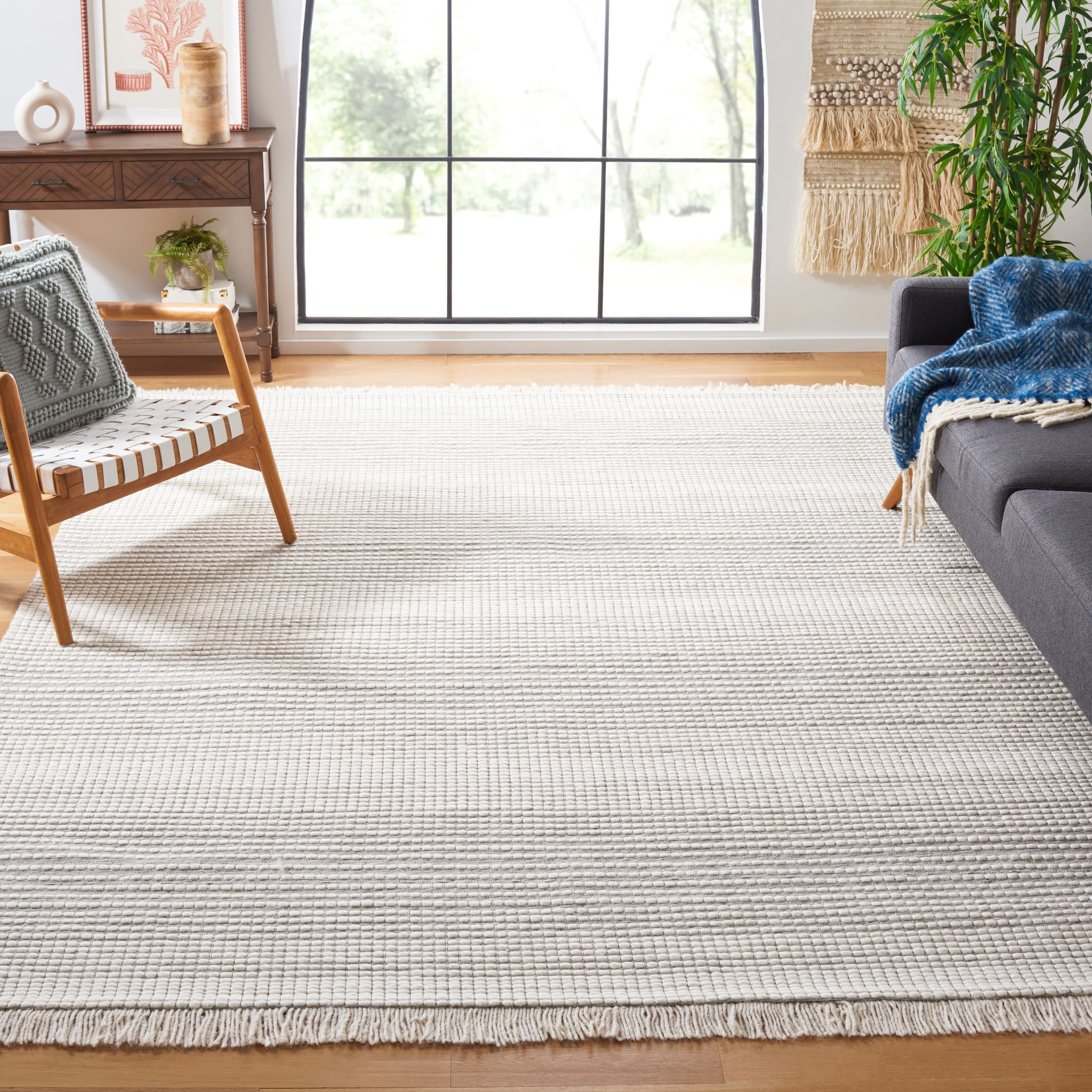 SAFAVIEH Marbella Peronal Distressed Area Rug, Ivory/Black, 3' x 5'