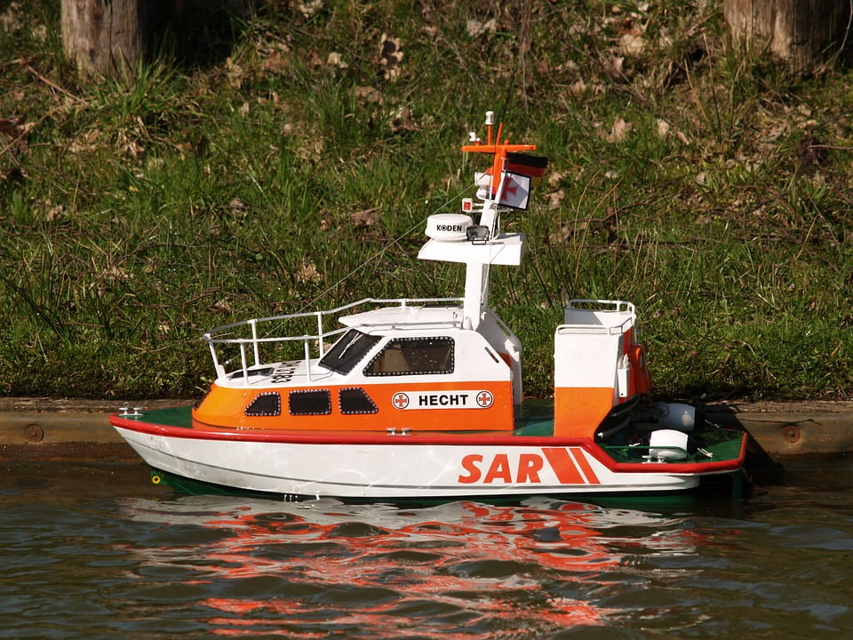 rc pilot boat