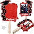 thumbnail image 1 of Abanicos de graduación de la promoción de 2026 con asa: accesorios fotográficos de doble cara para regalos de recuerdo, artículos para fiestas de graduación y decoración de fotomatones., 1 of 5
