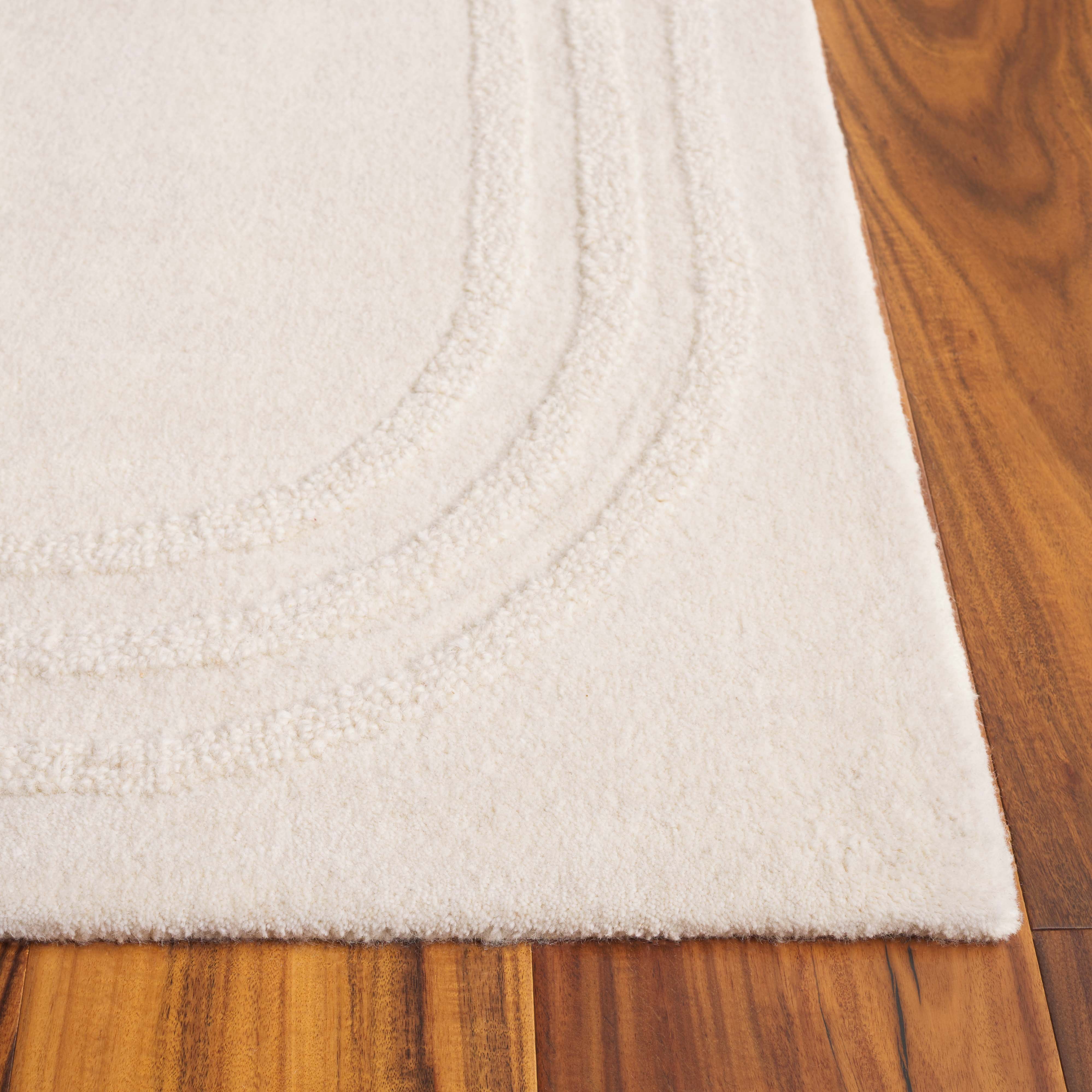 SAFAVIEH Metro Lactrice Solid Area Rug, Ivory, 4' x 6'