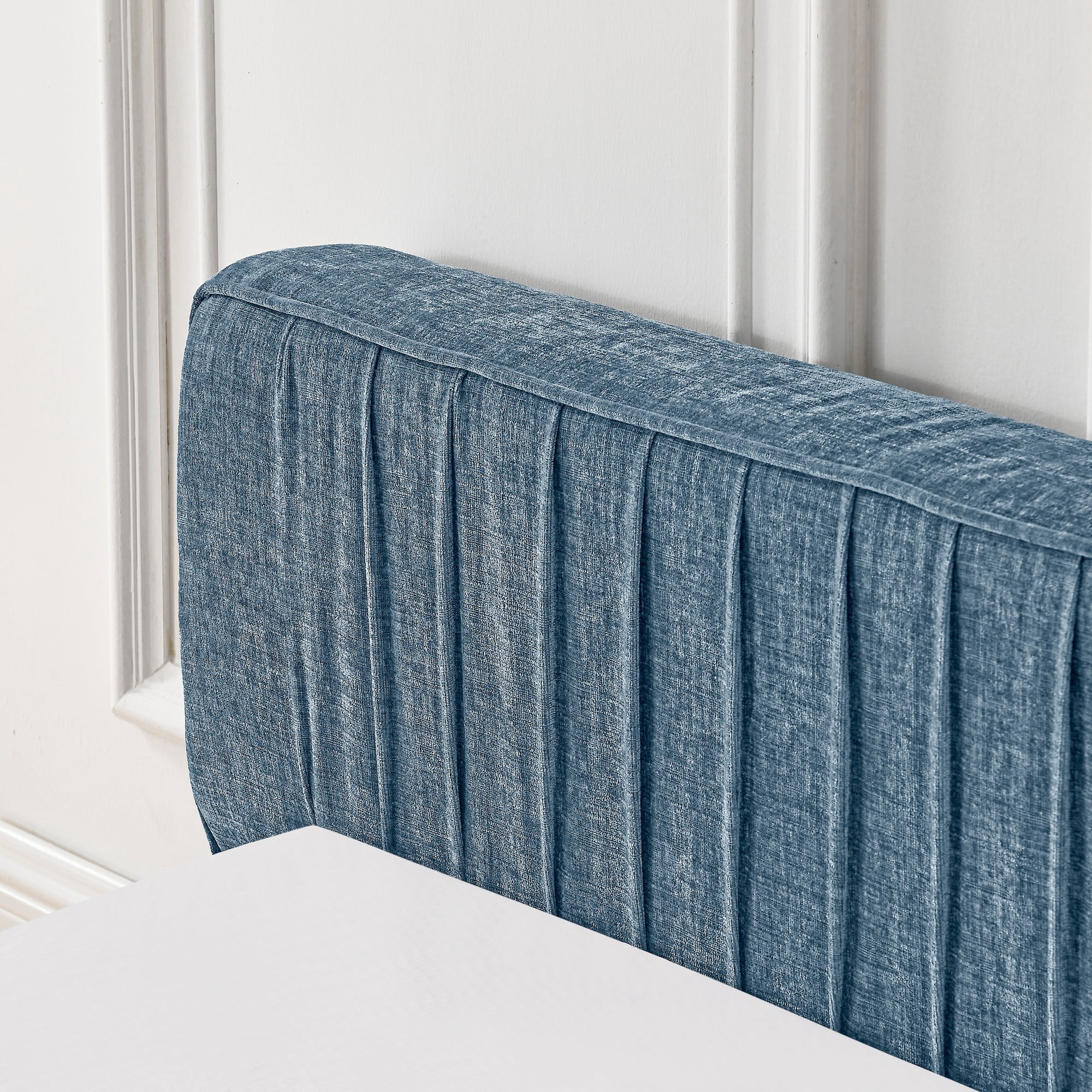 Aukfa Queen Size Upholstered Bed Frame, Low Profile Grounded Bed, Chenille Fabric Pleated Design Platform Bed, Blue