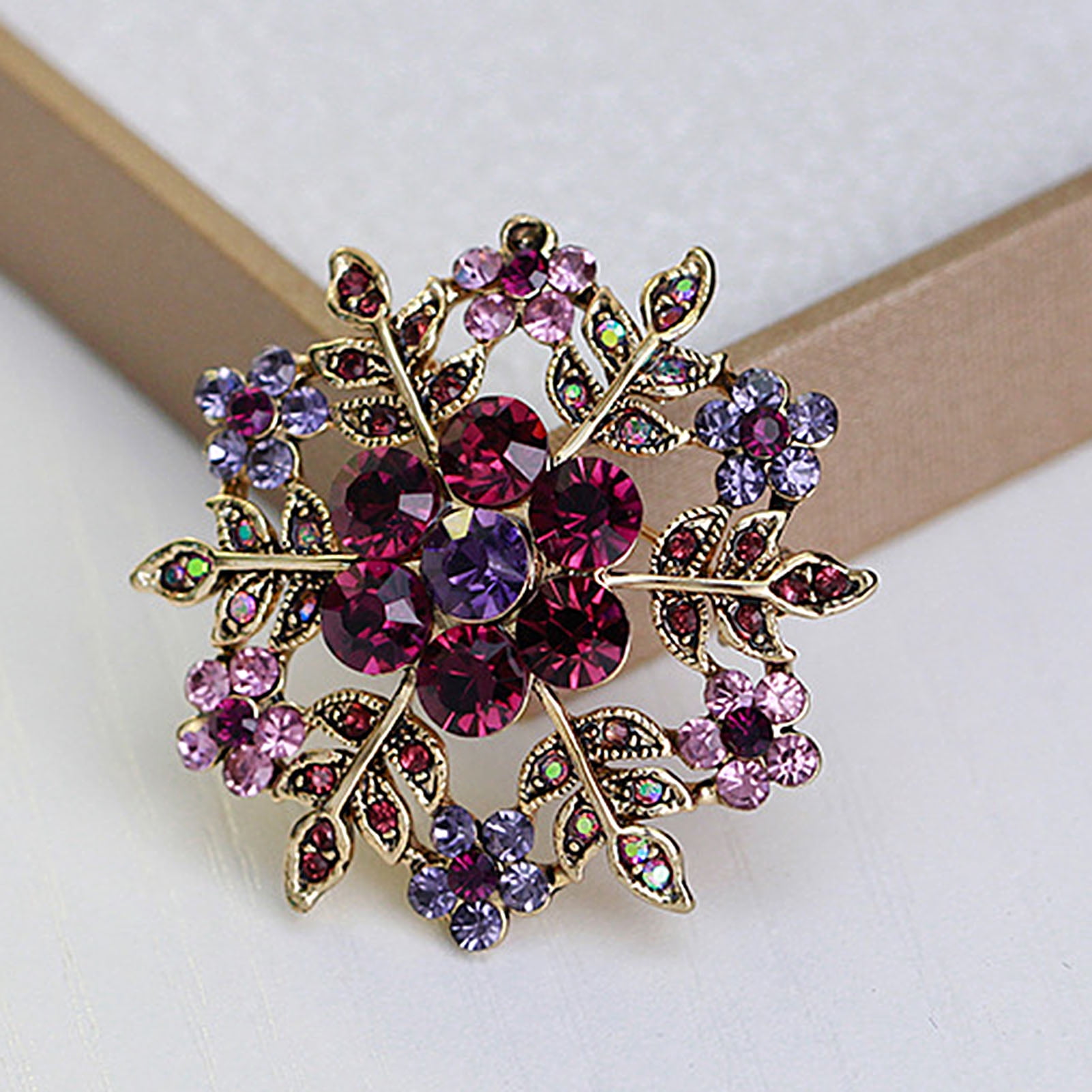 Lauren-Spencer Christmas Snowflake Brooch Pin for Women Girls Rhinestone  Crystal Snowflake Brooch Pins Glitter Fashion Christmas Brooches and Pins