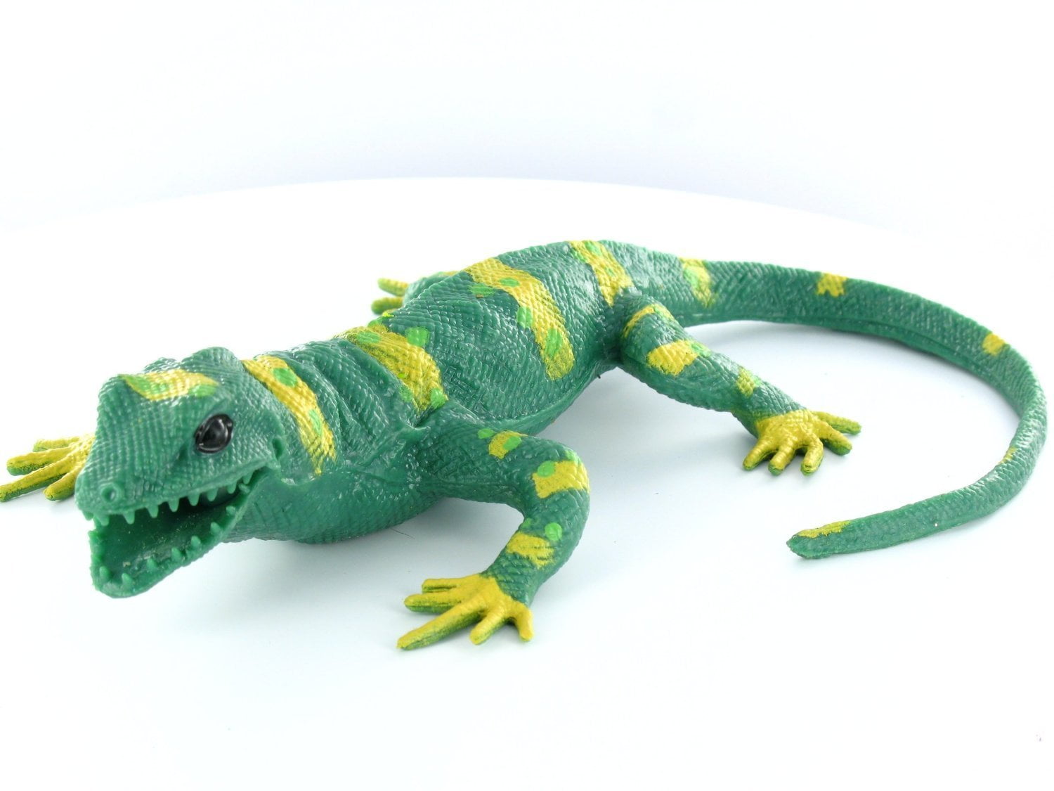 soft rubber lizard toy