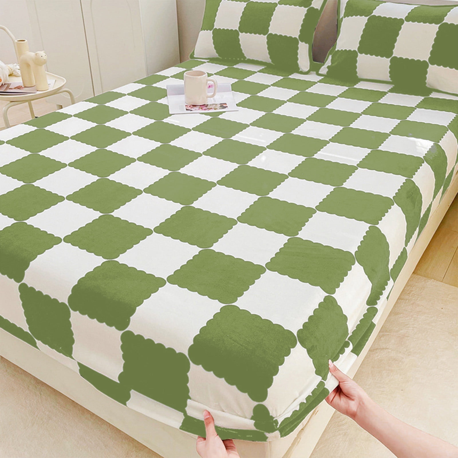 Quilted Fitted Sheet Winter Warm, Checkerboard Pattern Mattress Protector – Breathable Non-Slip Pocket Design, Soft Polyester Bed Cover for Care Bed, Home or Guest Room