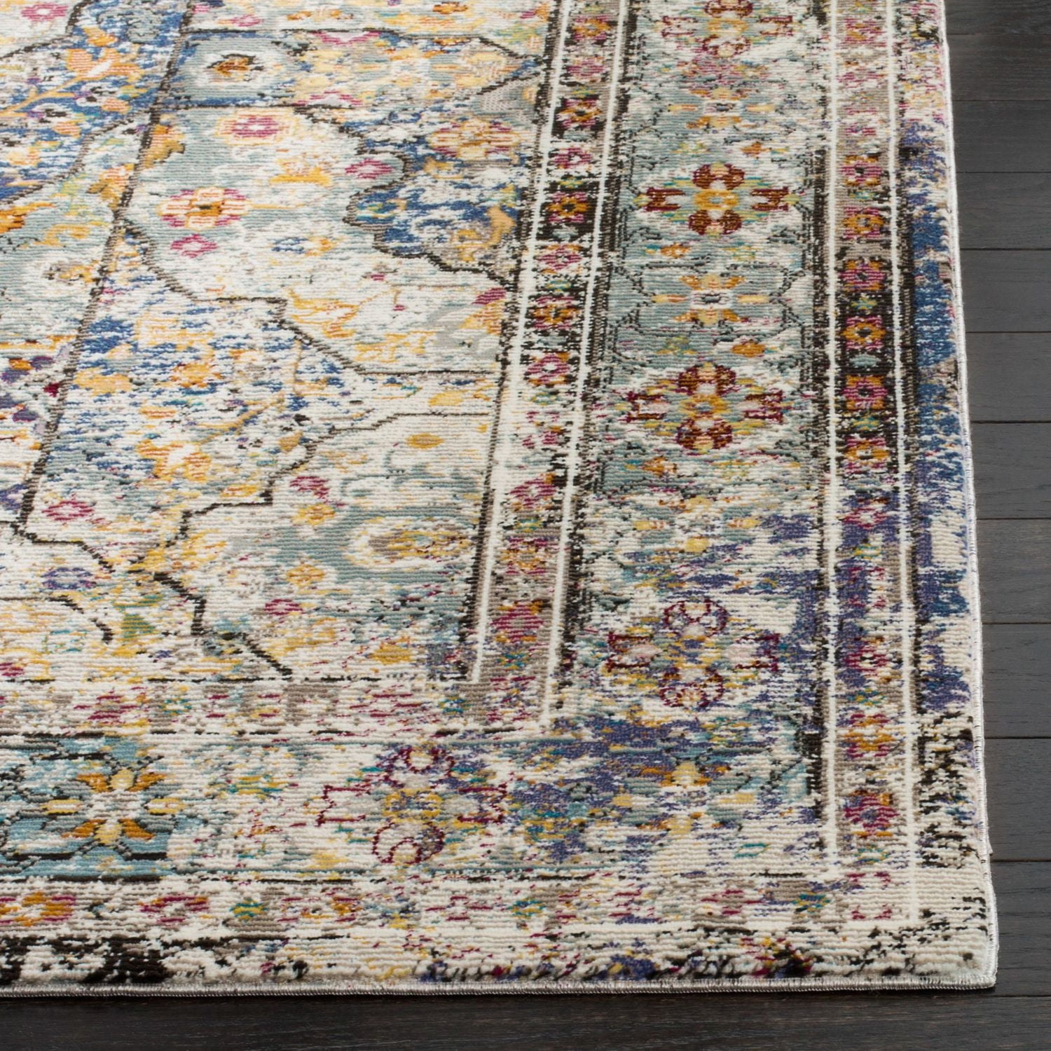 Safavieh Aria Lucy Traditional Area Rug