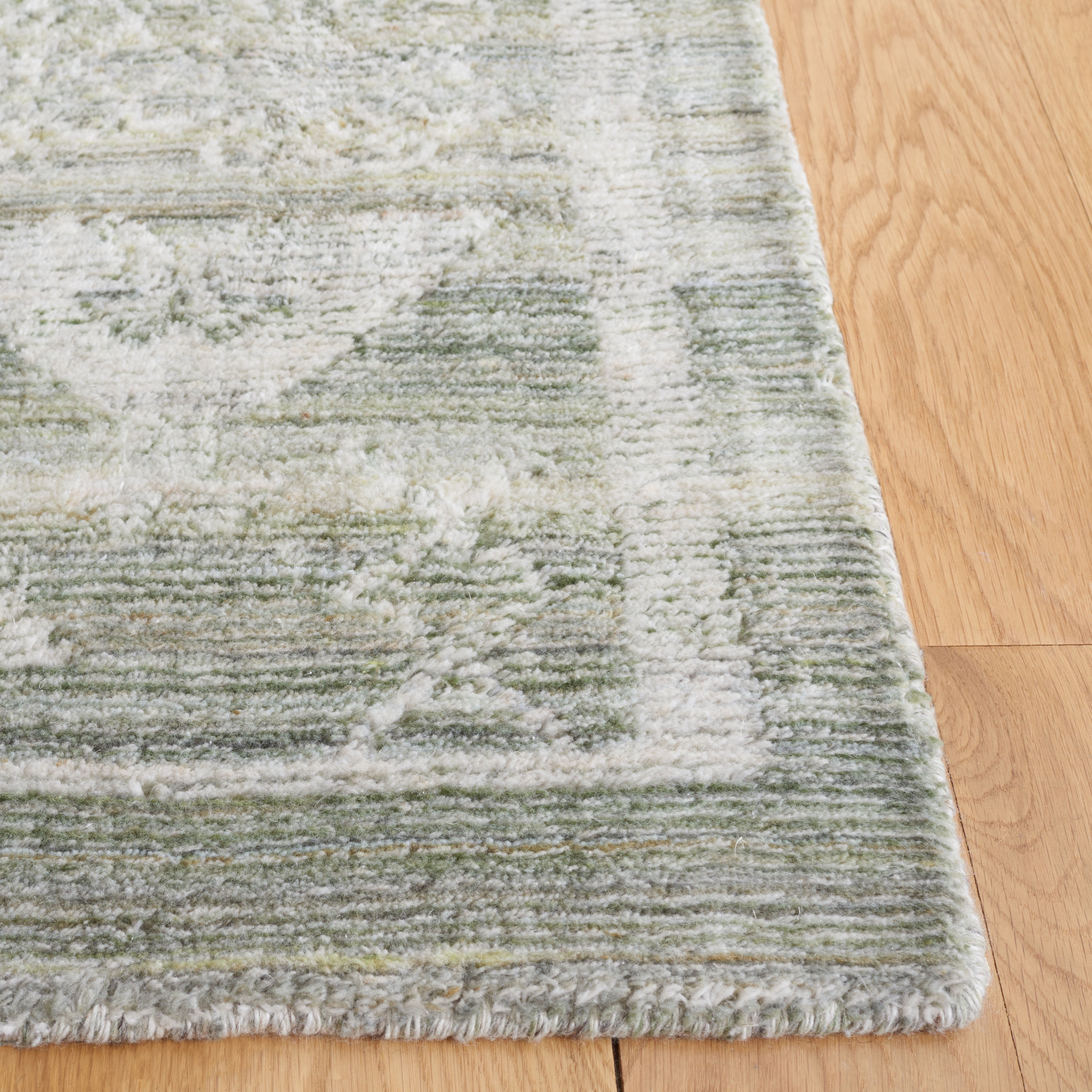 SAFAVIEH Marquee Alton Medallion Area Rug, Green/Sage, 5' x 8'