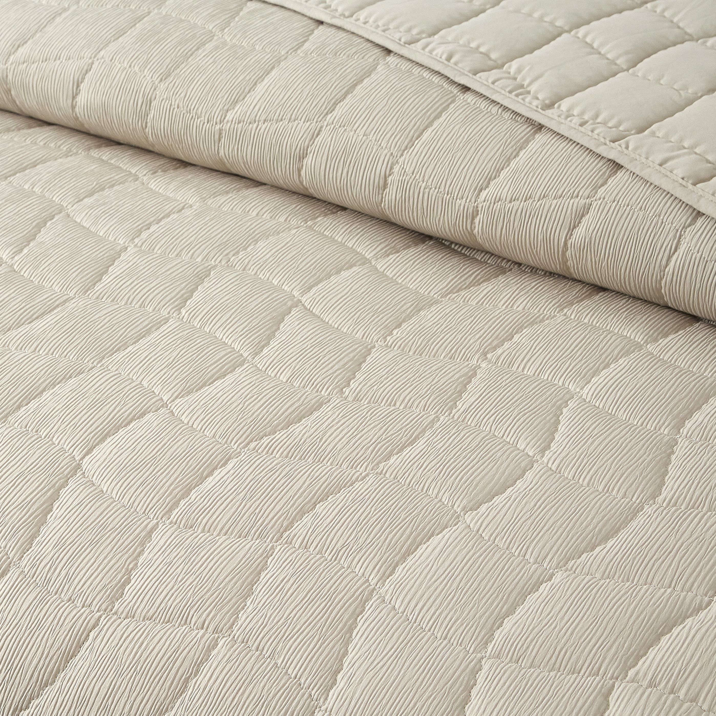Mainstays by Becky G. & Alejandra Papyrus Beige Cloud Quilt, Full/Queen