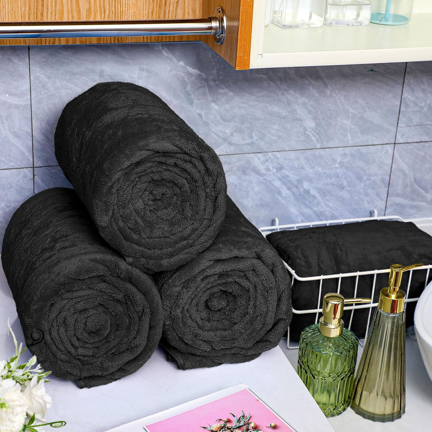 4 Pcs Oversized Fleece Bath Towels, 40 x 80 Inch Bath Sheets Extra Large Microfiber Coral Velvet Highly Absorbent Towels 350gsm High Density Towel for Adults Home Beach (Black)