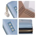 thumbnail image 2 of ZHAOCHENG Cartera pequeña para mujer, linda cartera de tres pliegues para niñas a la moda con delicado colgante de margaritas, tarjetero de cuero de PU con flores, monedero para mujer (azul), 2 of 5