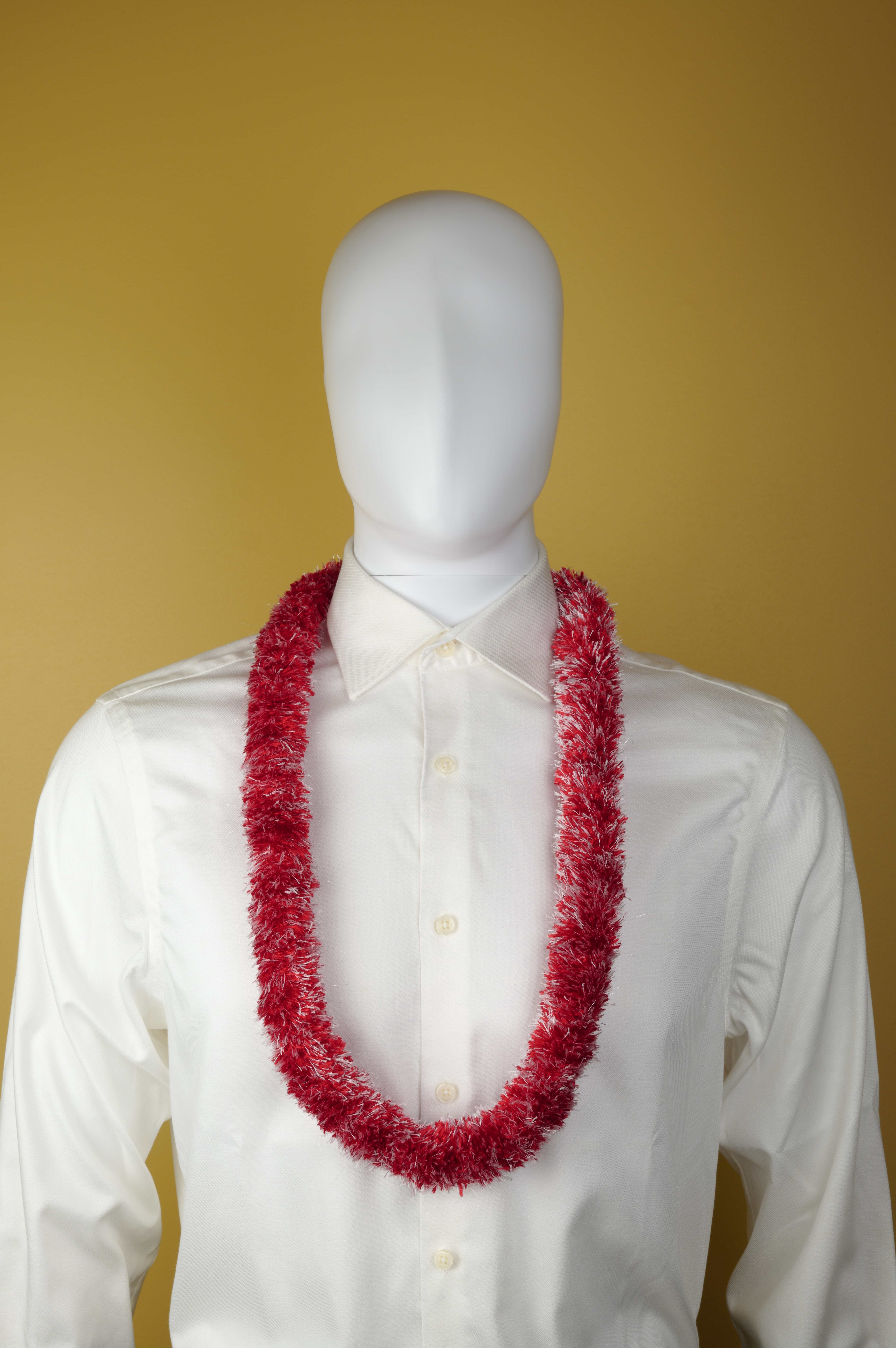 Funcraft Red & White Combo Yarn Lei, 1 Each