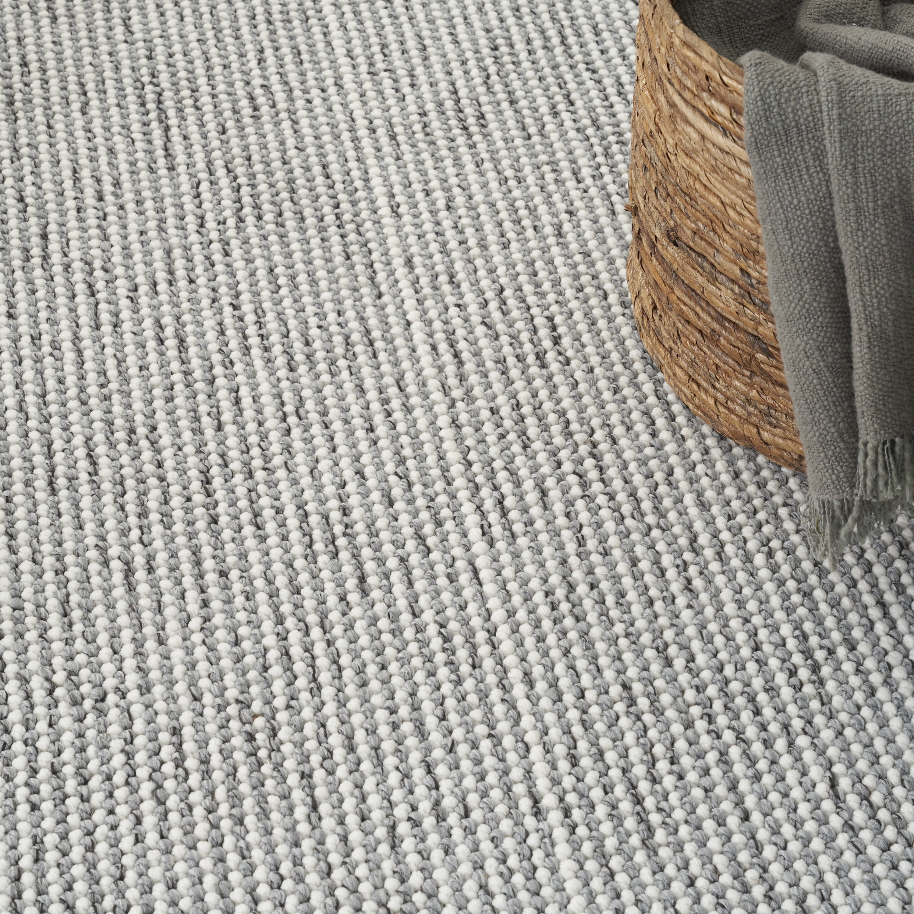Nourison Natural Texture All-over design Ivory Grey 3'11" x 5'11" Area Rug (4x6)