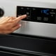 thumbnail image 4 of Estufa Al Piso Eléctrica Whirlpool 30' Gris Acero WFE515S0JS, 4 of 9