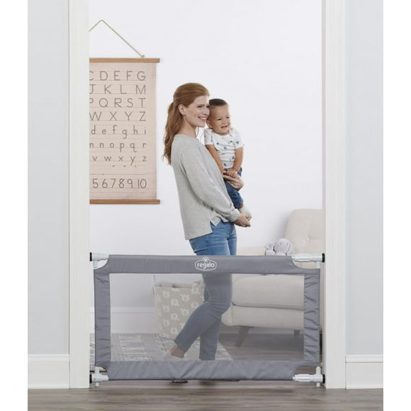 Barrière de sécurité pour bébé en maille extensible Regalo de 50 po, barrière pour bébé grise, 6 à 24 mois
