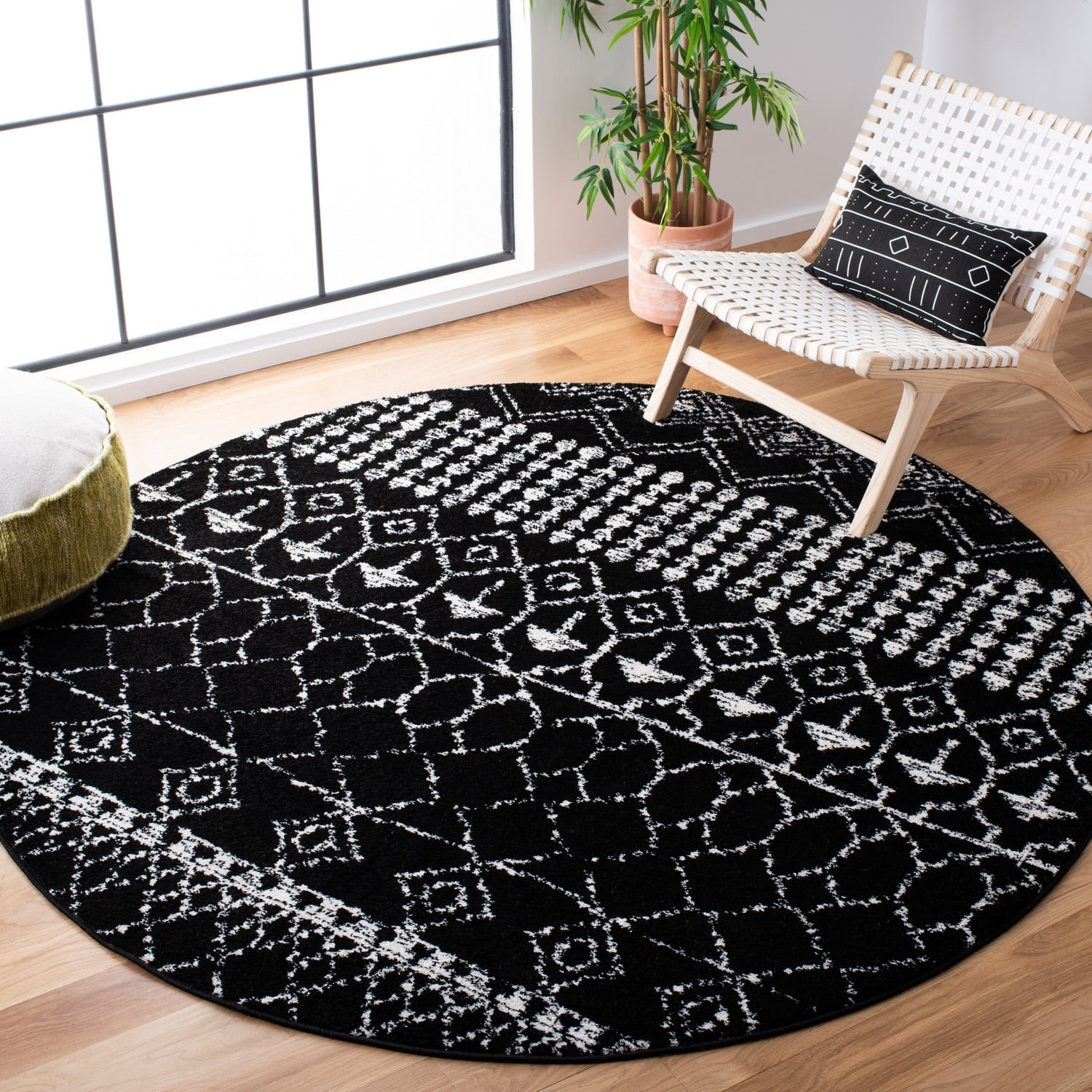 SAFAVIEH Tulum Coriander Moroccan Geometric Area Rug, Black/Ivory, 4' x 6'