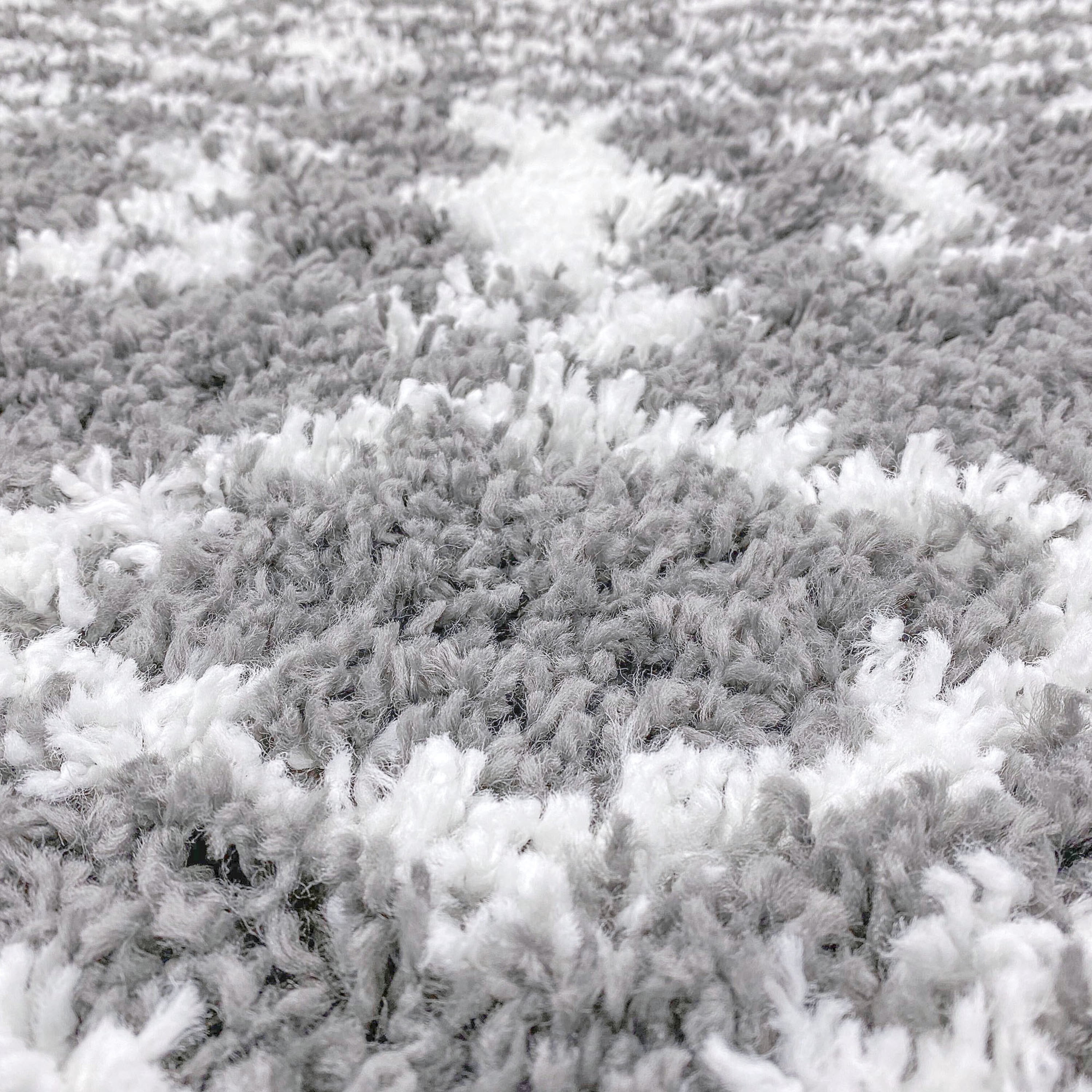 Contemporary 4x6 Area Rug Shag Thick (4' x 5'3'') Geometric Silver, White Indoor Rectangle Easy to Clean