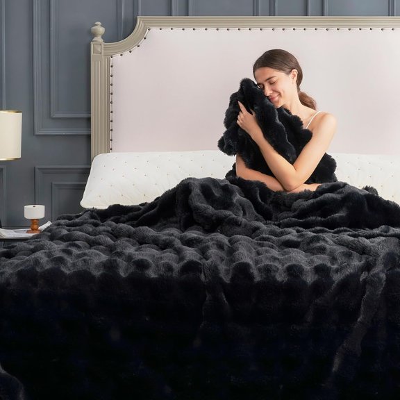 Faux Fur Throw Blanket for Couch, Fuzzy Soft Plush Thick Bubble Blanket for Sofa Bedroom Living Room, 50 * 60 Inches Black